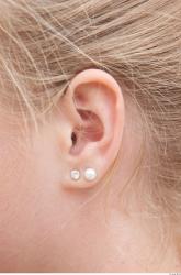 Ear Woman White Average